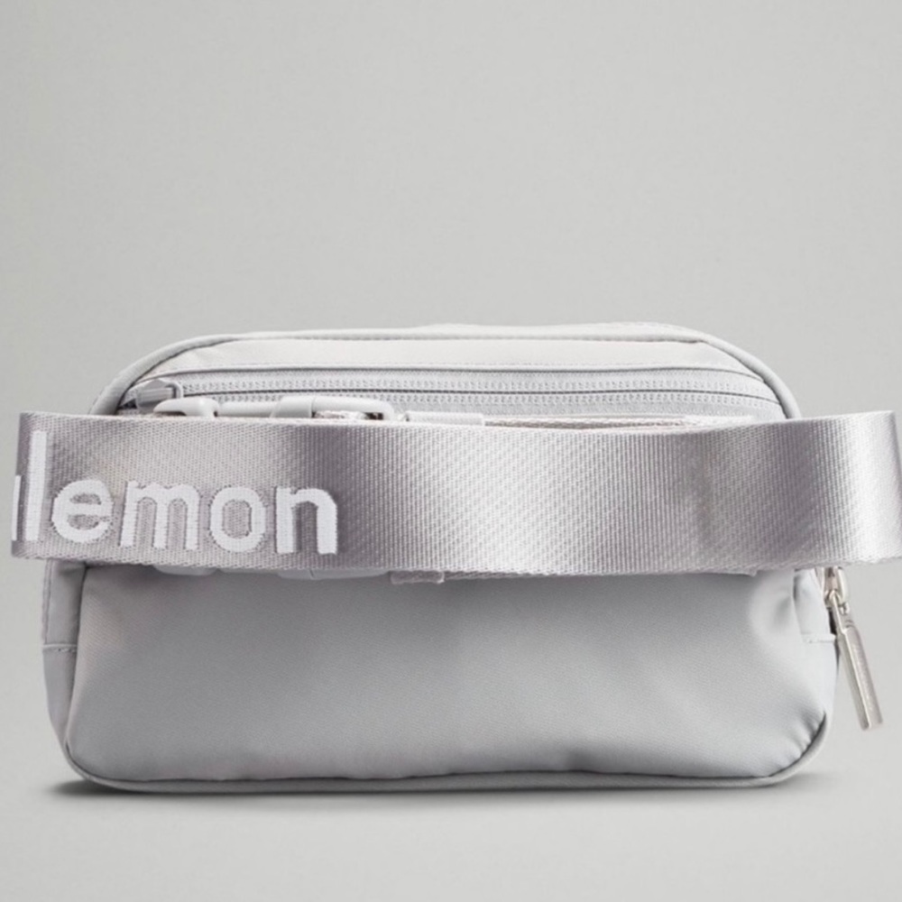 Lululemon Everywhere Belt Bag Silver Drop White Wordmark Crossbody Bag Nwt - Picture 3 of 5